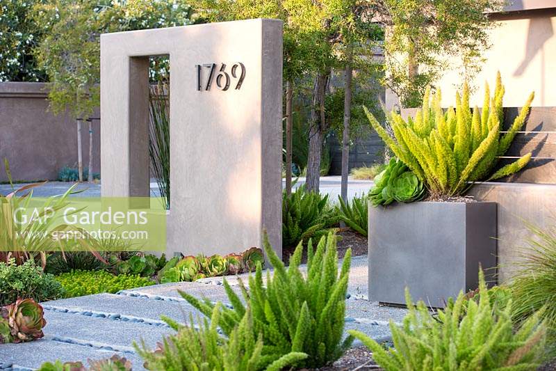 Entrance to modern garden, San Diego, USA