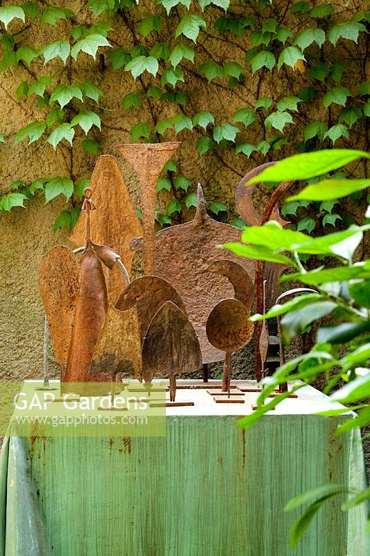 Metal sculpture artworks displayed in Italian garden.