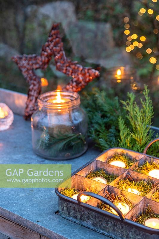 Metal tray with tealights and moss