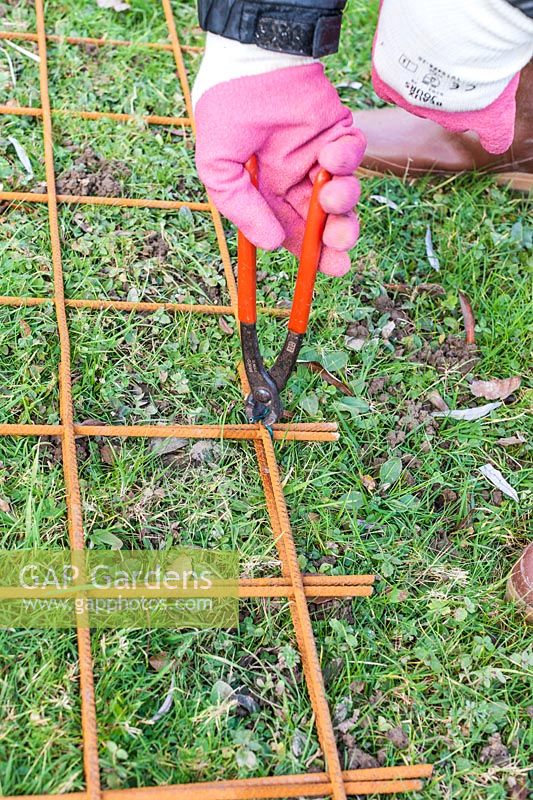 Man overlapping and attaching of wire mesh steel with lengths of wire - Step by step How to make a rose arbour from wire mesh steel rebar. 
