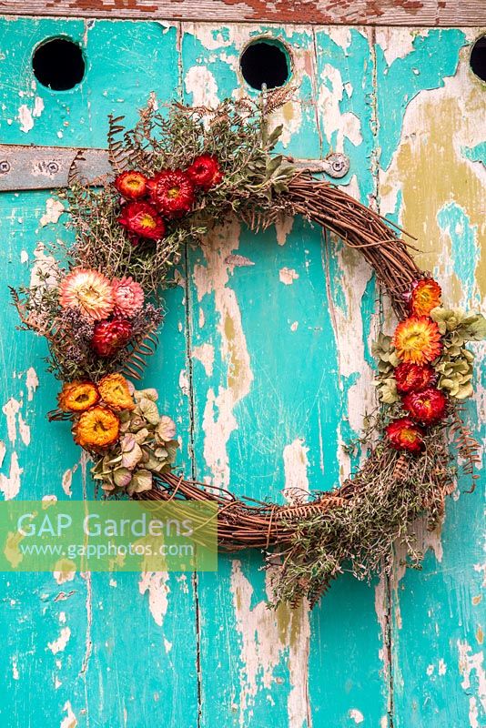 Dried flower wreath - Thyme, Hydrangeas and everlasting flowers