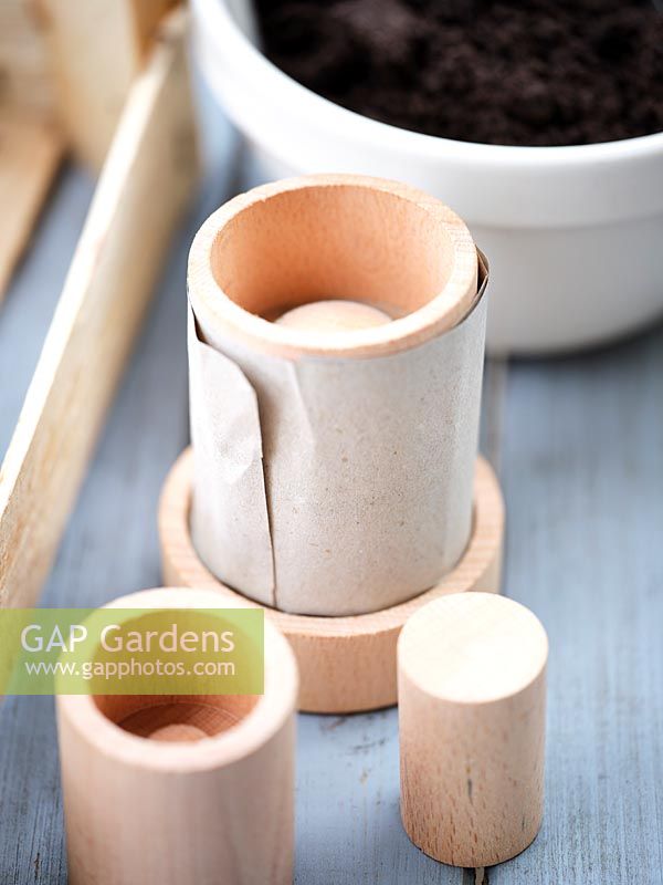 Making paper pots using brown paper