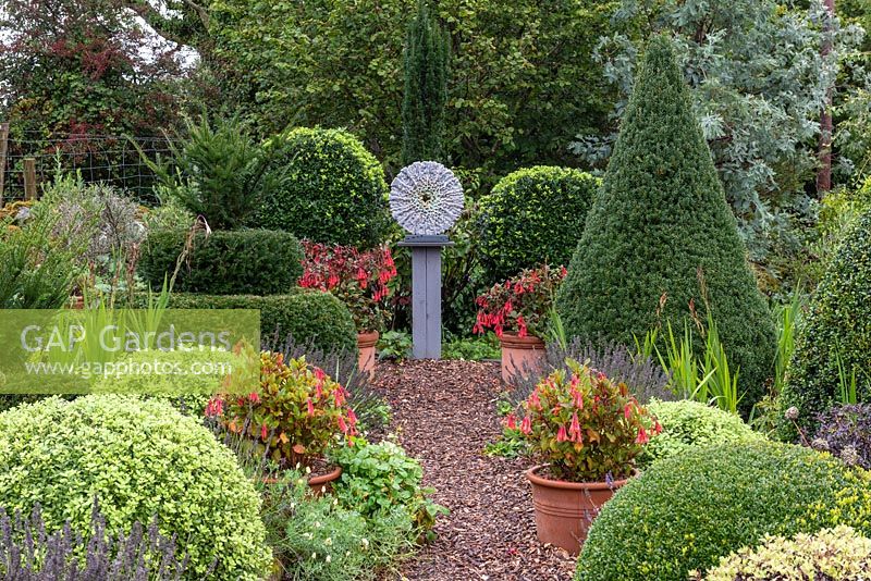 Modern sculpture by Wendy Lawrence in formal country garden