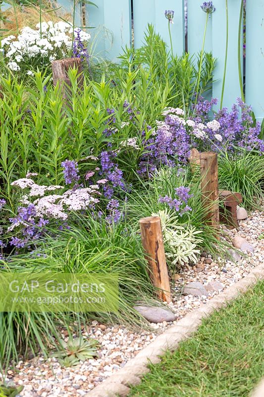 Seaside gravel garden with painted timber fence. By The Sea, RHS Hampton Court Palace Flower Show, 2017. Design: James Callicott, Sponsors: Southend.
