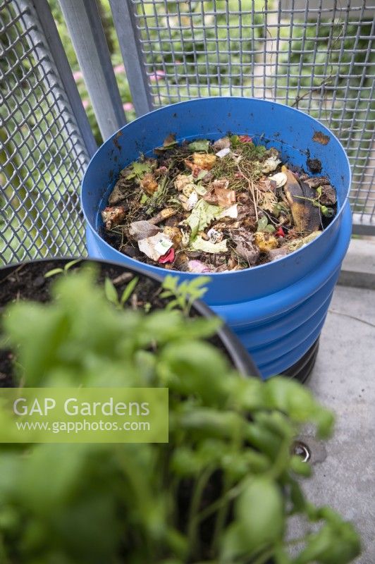 Balkonton - Balcony Barrel - composting system. Here the planted pot has been removed to show wormery with kitchen waste on top of liquid reservoir