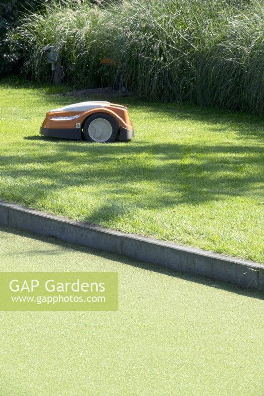 Lawn mower robot.