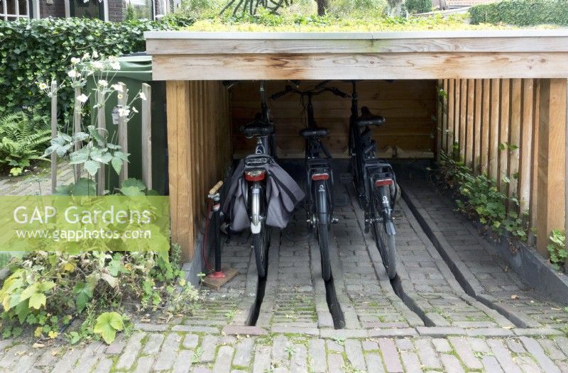 Shed to storage the bicycles in the front garden.