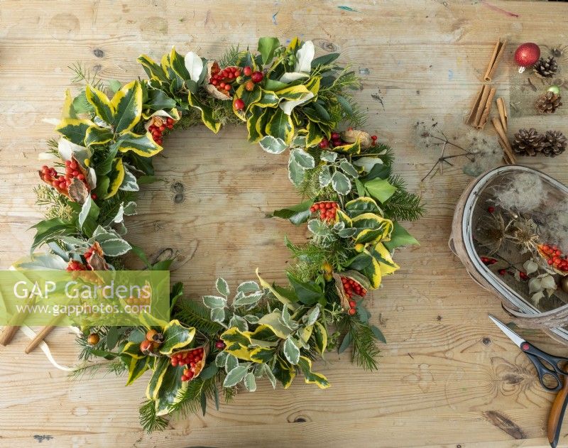 Extra adornments for Christmas wreath