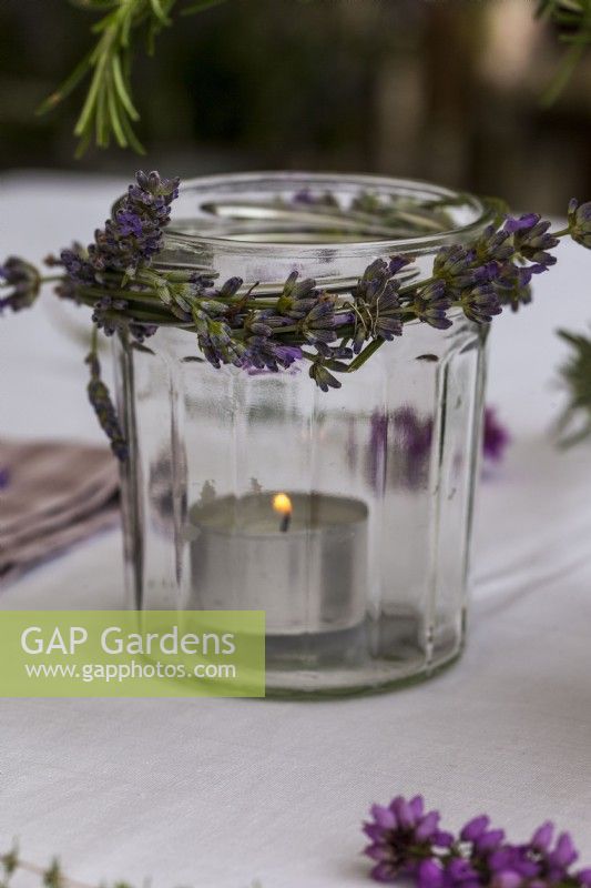 Tea light holder with lavender decoration - Lavender summer party story