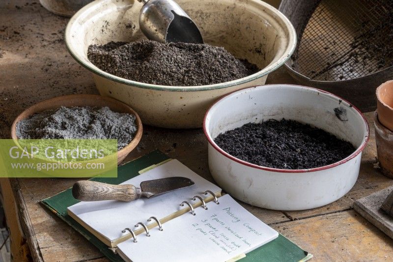 Mixing ingredients for a potting compost mixture