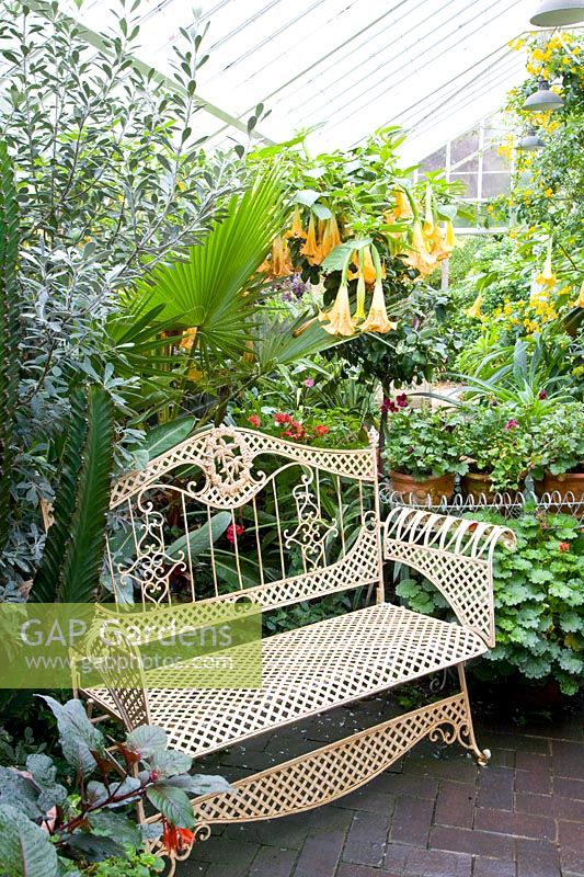 Seating in the winter garden 