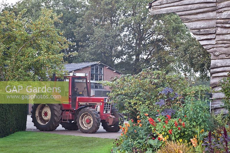 Stilife Autumn,Tractor 