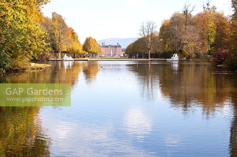 Schwetzingen Palace Garden, view over the lake towards the palace 