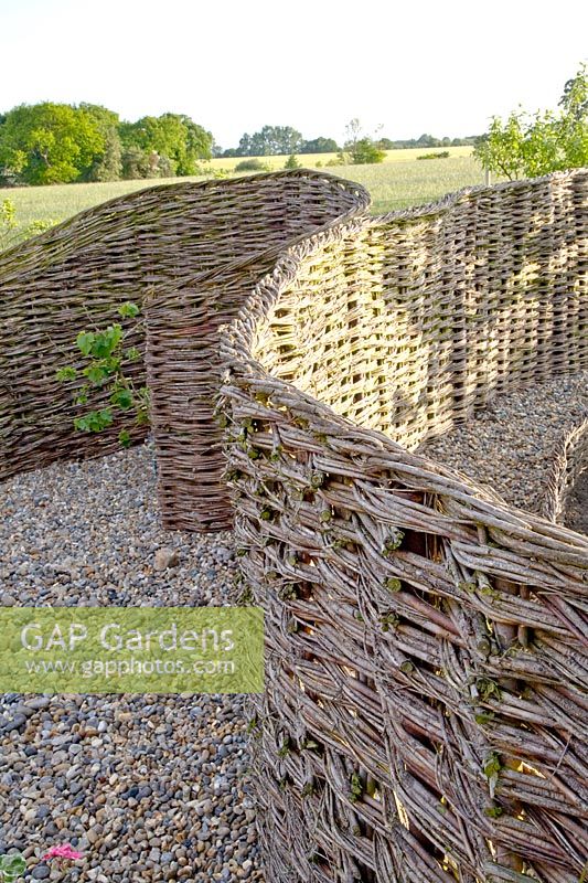 Willow fence, curved 