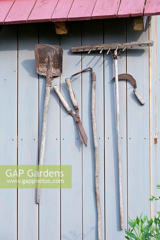 Old garden tools as decoration 