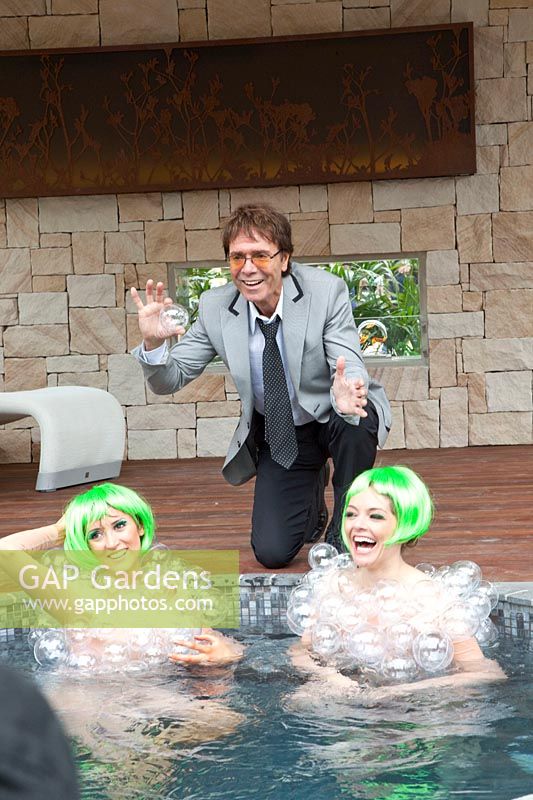 Celebrities, Star, Cliff Richards poses at Trailfinders Australian Garden 