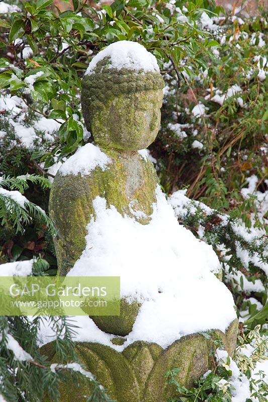 Buddha with snow 