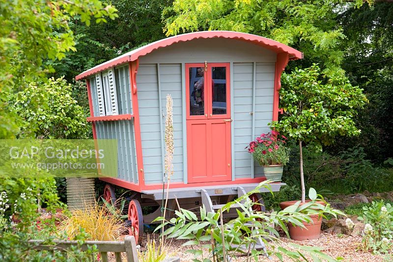 Gypsy wagon as a garden house 