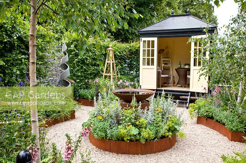 Small garden with garden house 