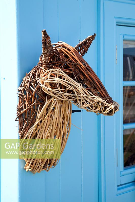 Animal head made of willow 