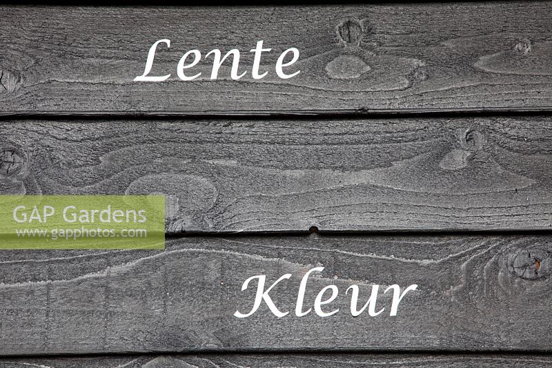 Dutch writing on a garden house 