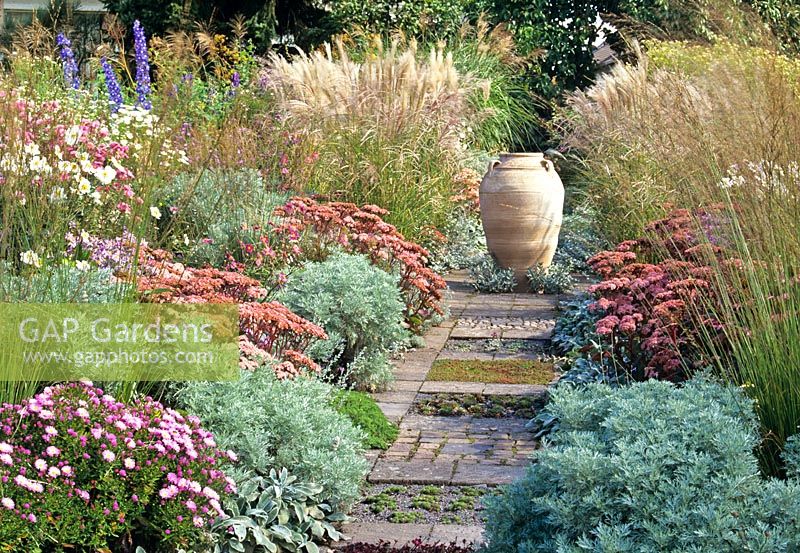 Double autumn border with middle path 