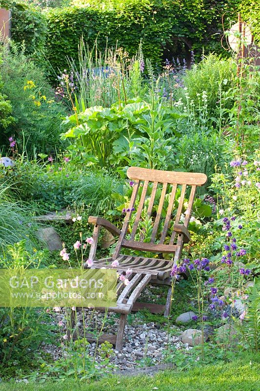Seating in the country garden 