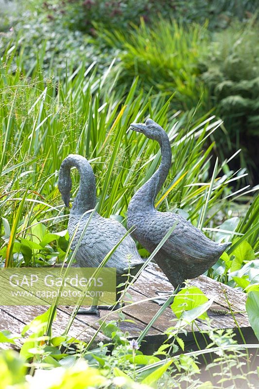 Bronze goose sculpture 