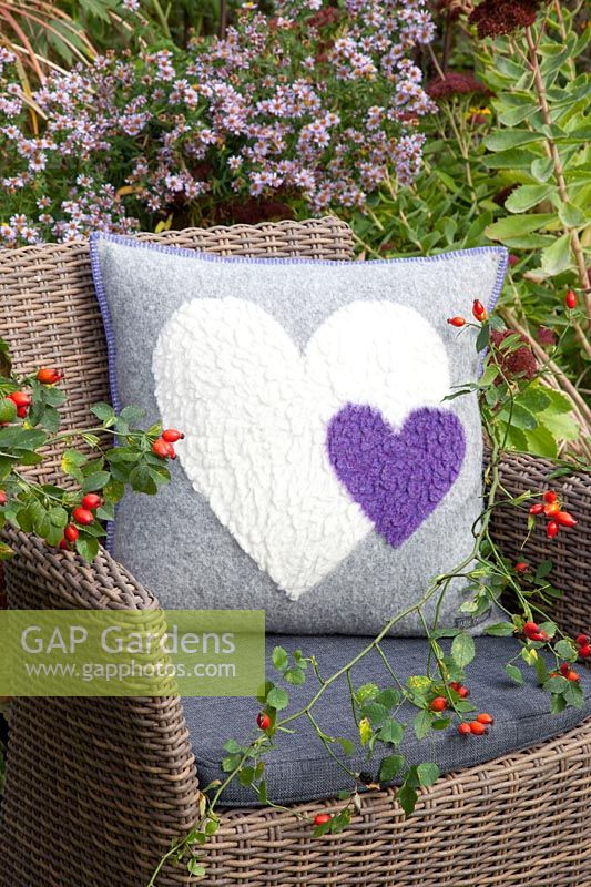 Pillow with heart motif 