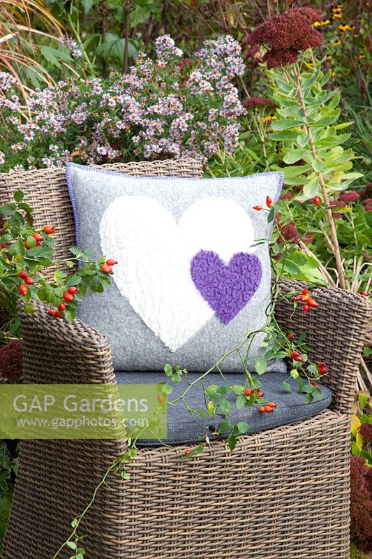 Pillow with heart motif 