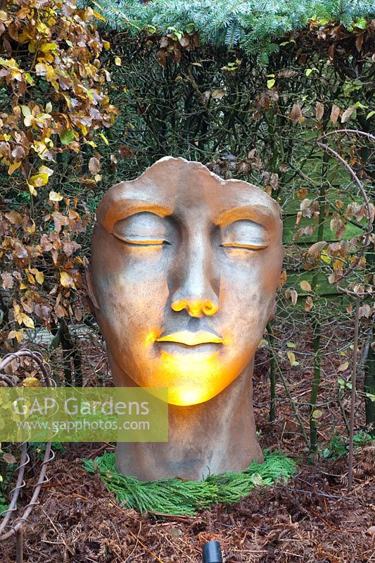 Illuminated garden sculpture 