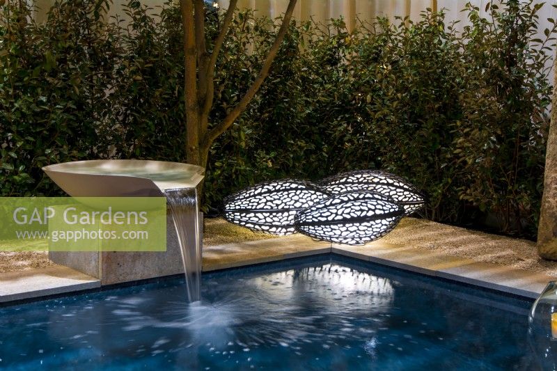 Lighting in evening by the pool. Water bowl feature and brass floor lamps inspired by nature. Hedge of Elaeagnus ebbingei 
Designer: Vetschpartner, Berger Gartenbau and Livingdreams. Giardina-Zurich, Swiss. 


 
