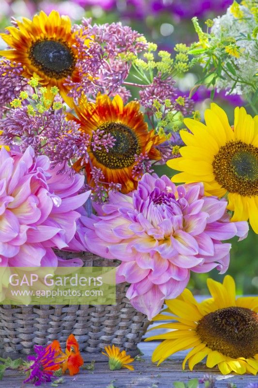 Summer flower arrangement with dahlias and sunflowers.