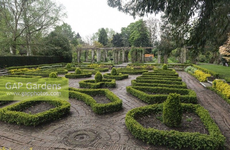  University of Leicester Botanical Gardens
General Views. Formal gardens