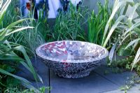 Mosaic bowl water feature in contemporary courtyard 'Room 105' Chelsea FS 2005