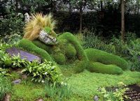 Living Sculpture of 'Dreaming Girl' at The 4Head garden of dreams