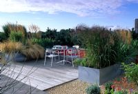 Urban roof garden surrounded by grasses used to create a screen 