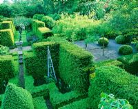 Formal garden with Buxus - Box and Taxus -  Yew hedging, Design Tony Ridler
