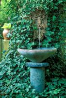 Wall mounted water feature with Hedera