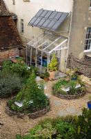 Roof garden with organic, edible plants.  Educational resource Reading International Solidarity Centre, Berkshire 