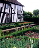 16th Century Kentish hall house with formal Elizabethan garden
