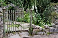Garden - Mist Placed, Design - Andrew Stevenson, Steve Putnam, Sponsor - Chessington Garden Centre