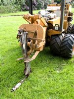 Equipment for laying irrigation pipes without digging trenches