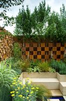 Chequered screen with trees and seating area - The Pemberton Greenish Recess Garden, RHS Chelsea Flower Show 2008