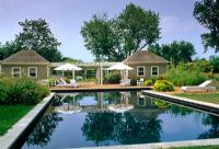 Large pond with seating area on terrace - Chesapeake Bay, USA 