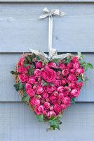 Valentine's wreath with pink rose buds and ivy