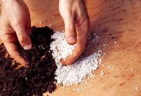 Cutting compost - Mixing compost with perlite