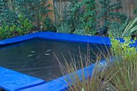 Trampoline in contemporary garden - London