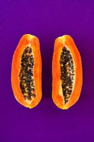 Carica papaya - Papaya fruit cut in half with seeds