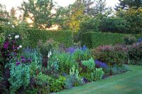 Herbaceous border backed by clipped hornbeam hedge - Breedenbroek, New Zealand